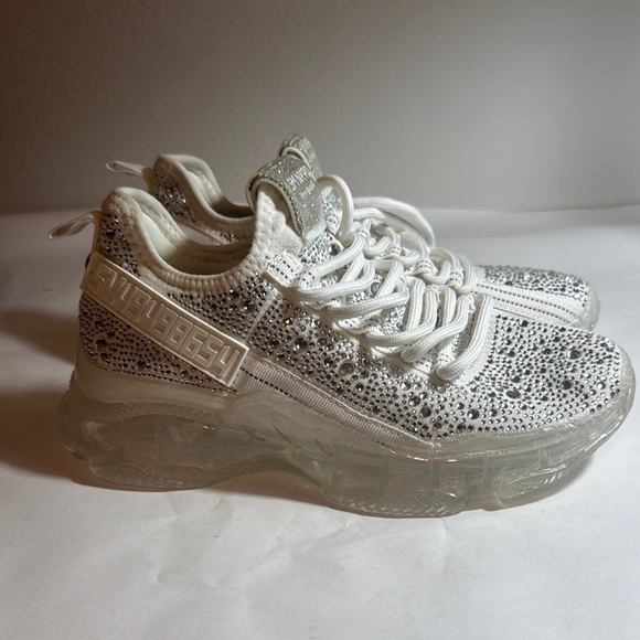 New Steve Madden Stylish White Sneakers with Rhinestone Detailing 7.5 M - Picture 1 of 5